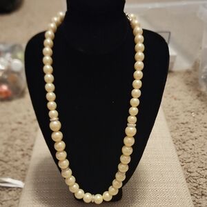 Elegant Cream Pearl Necklace